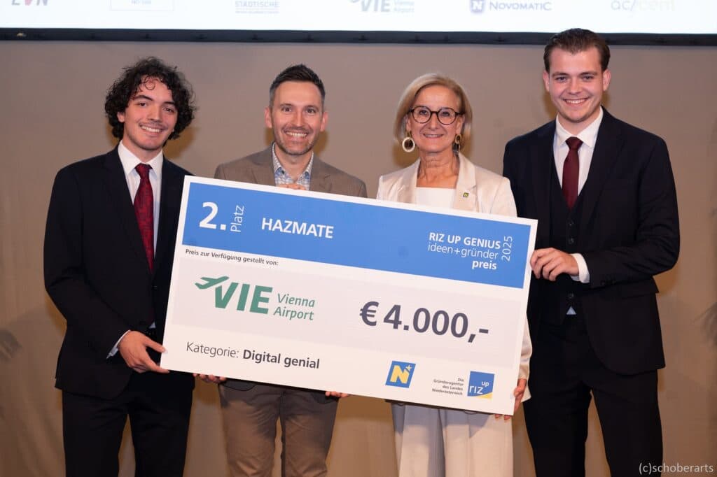 Preisverleihung RizUP Genius Preis 2025: Geschäftsführer helbal-it OG C. Helm, Geschäftsführer GSSA-Mayer GmbH M. Mayer, Landeshauptfrau Johanna Mikl-Leitner, Geschäftsführer helbal-it OG C. Ballmüller.